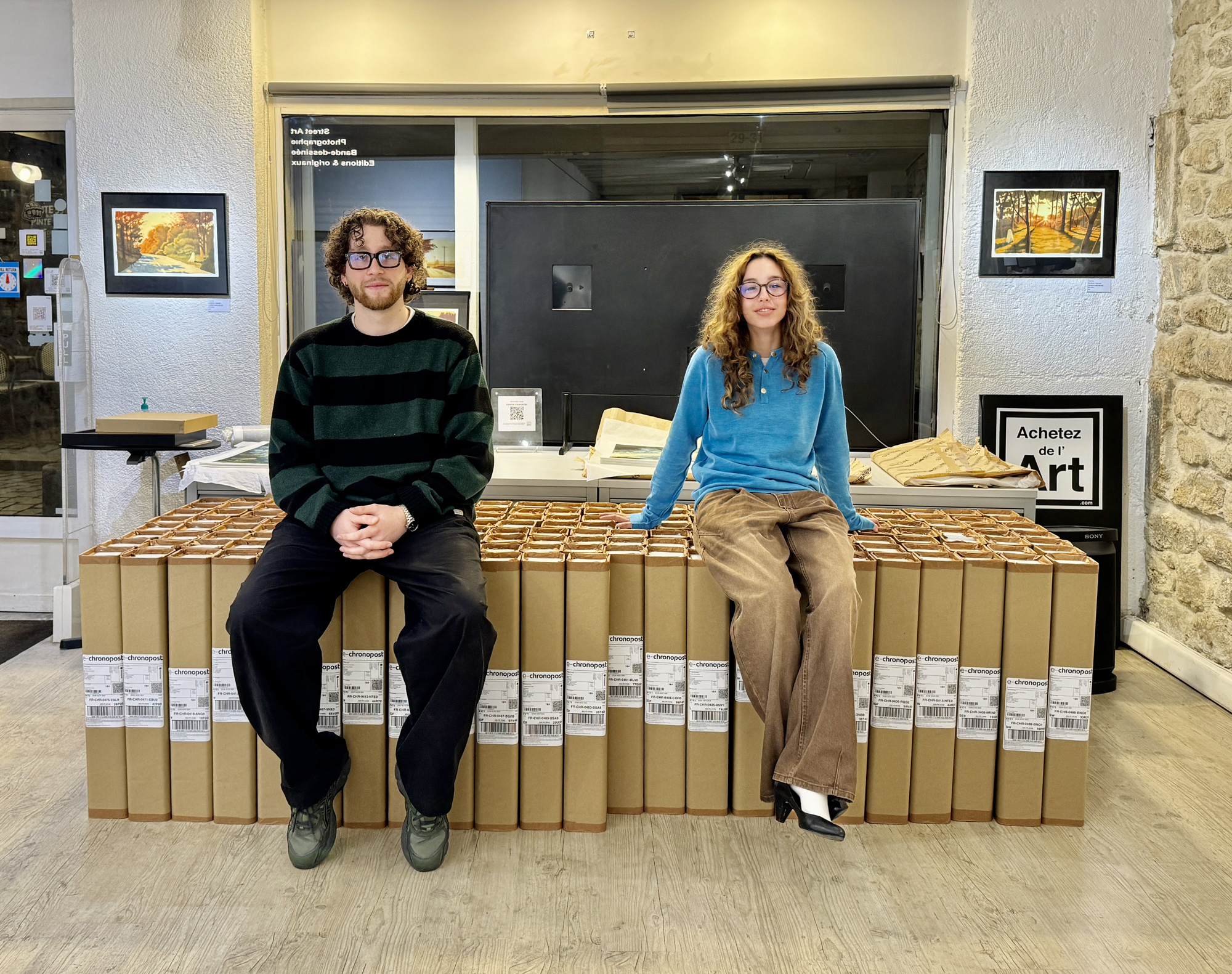 Arthur Gindro et Noa Carpentier Giami dans notre galerie parisienne.