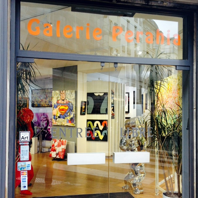 Le label Achetez de l'Art à l'entrée de la galerie d'art Perahia à Paris