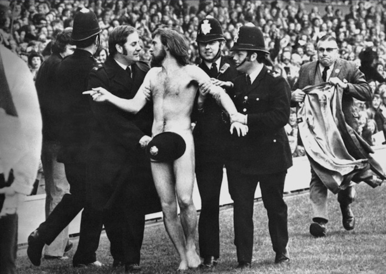 Sports Art - Twickenham Streaker - Photographie originale d'Ian Bradshaw