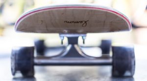Le skate Achetez de l'Art + Lemon
